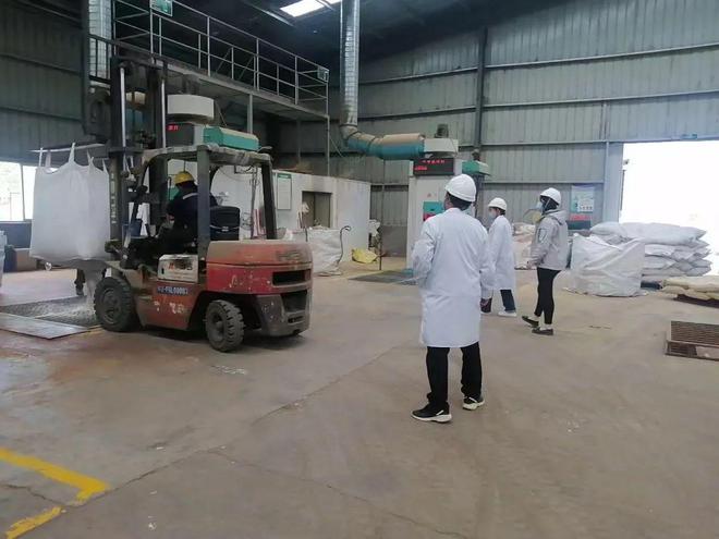 加強隱患排查 筑牢安全防線——萊西市農(nóng)業(yè)農(nóng)村局深入現(xiàn)場指導(dǎo)畜禽養(yǎng)殖業(yè)安全生產(chǎn)與飼料生產(chǎn)